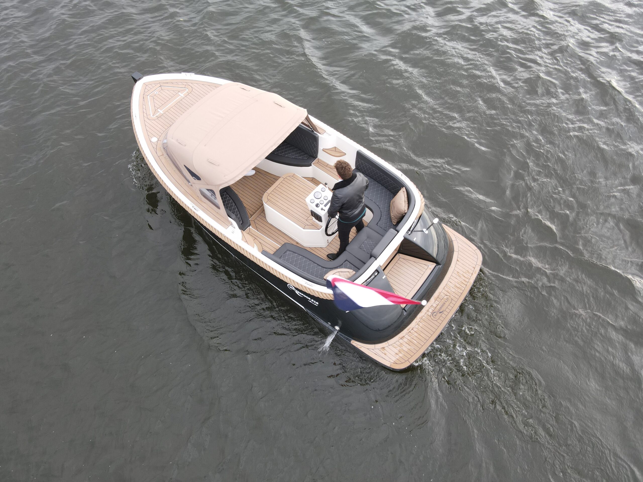 Vaartlander_Waterspoor-616-Aviator-3 Luchtfoto van de Waterspoor 616 Aviator met twee opvarenden tijdens het varen.