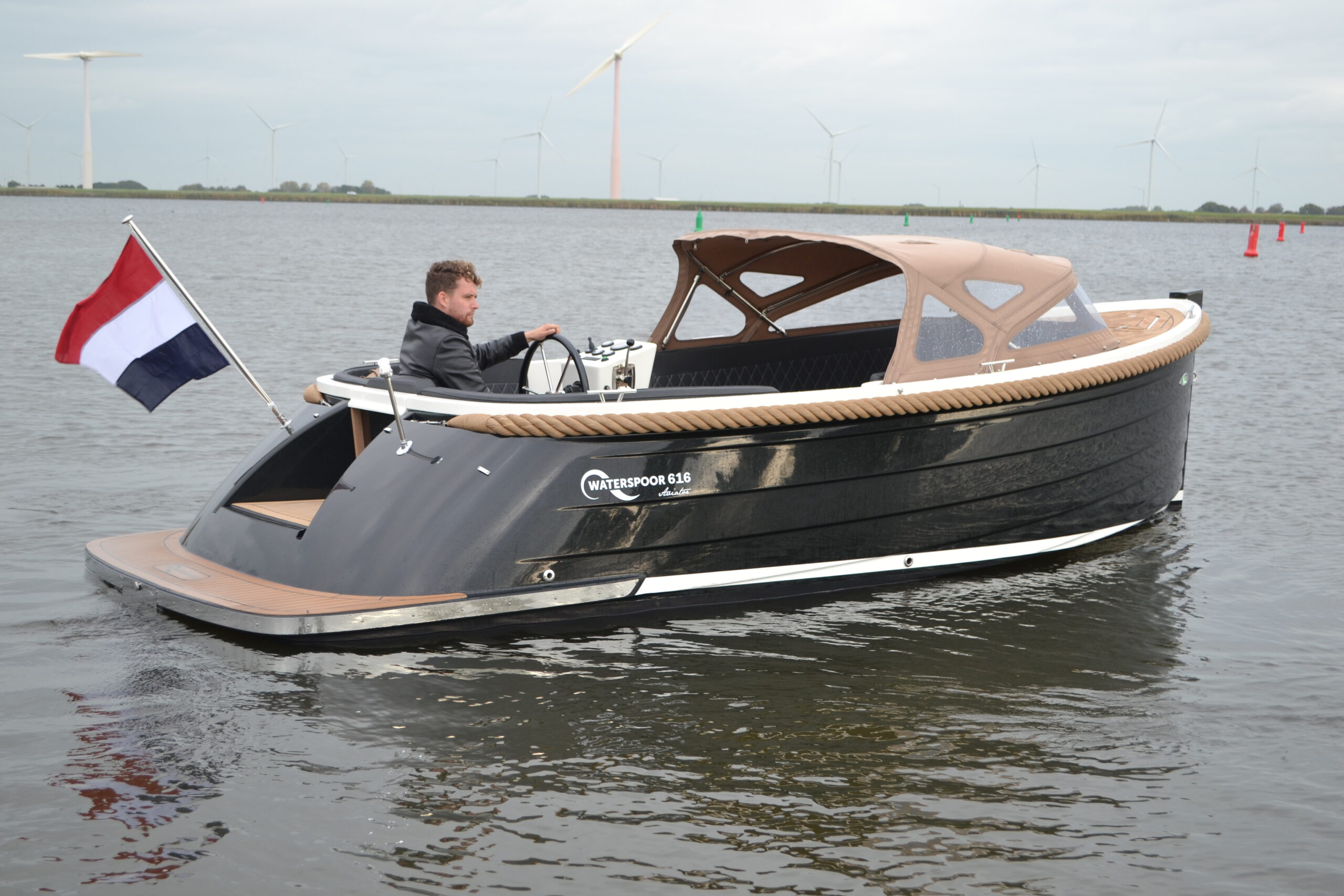 Vaartlander_Waterspoor-616-Aviator-5 Waterspoor 616 Aviator in profiel met elegante beige bekleding.