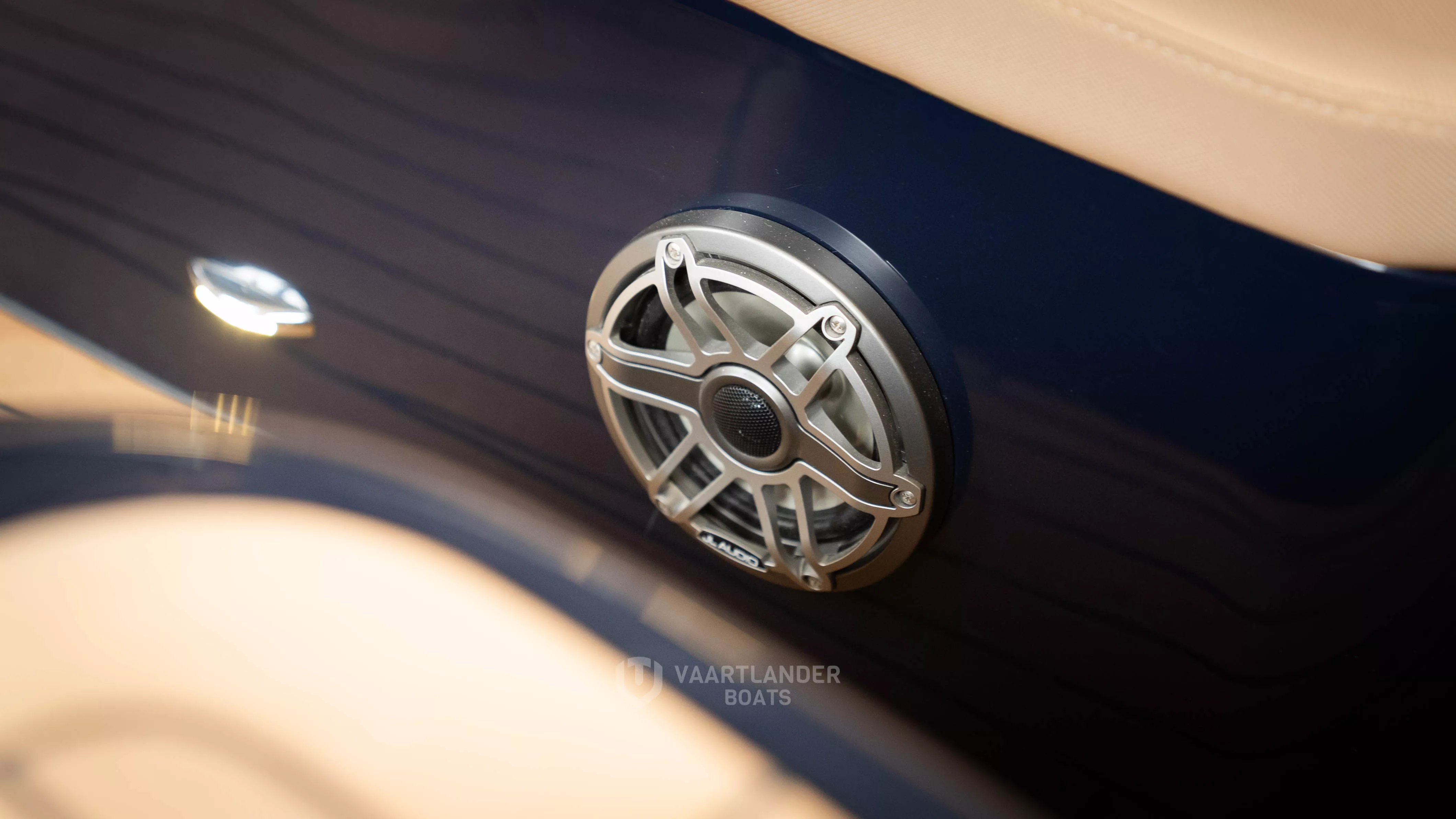 Vaartlander Boats - Vaartlander Waterspoor717Aviator Details 16
