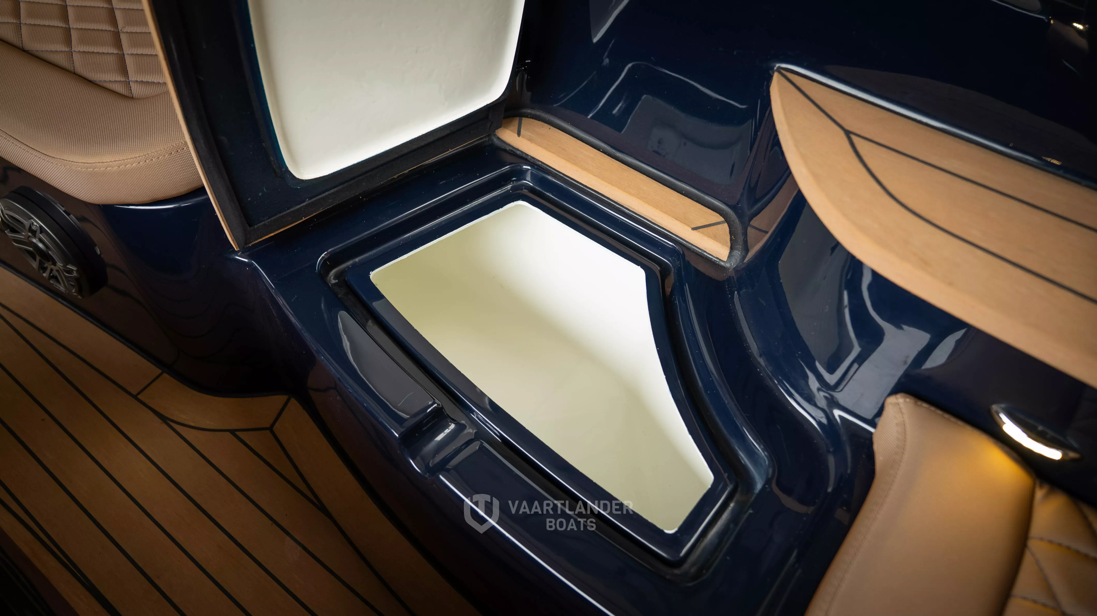 Vaartlander Boats - Vaartlander Waterspoor717Aviator Details 24