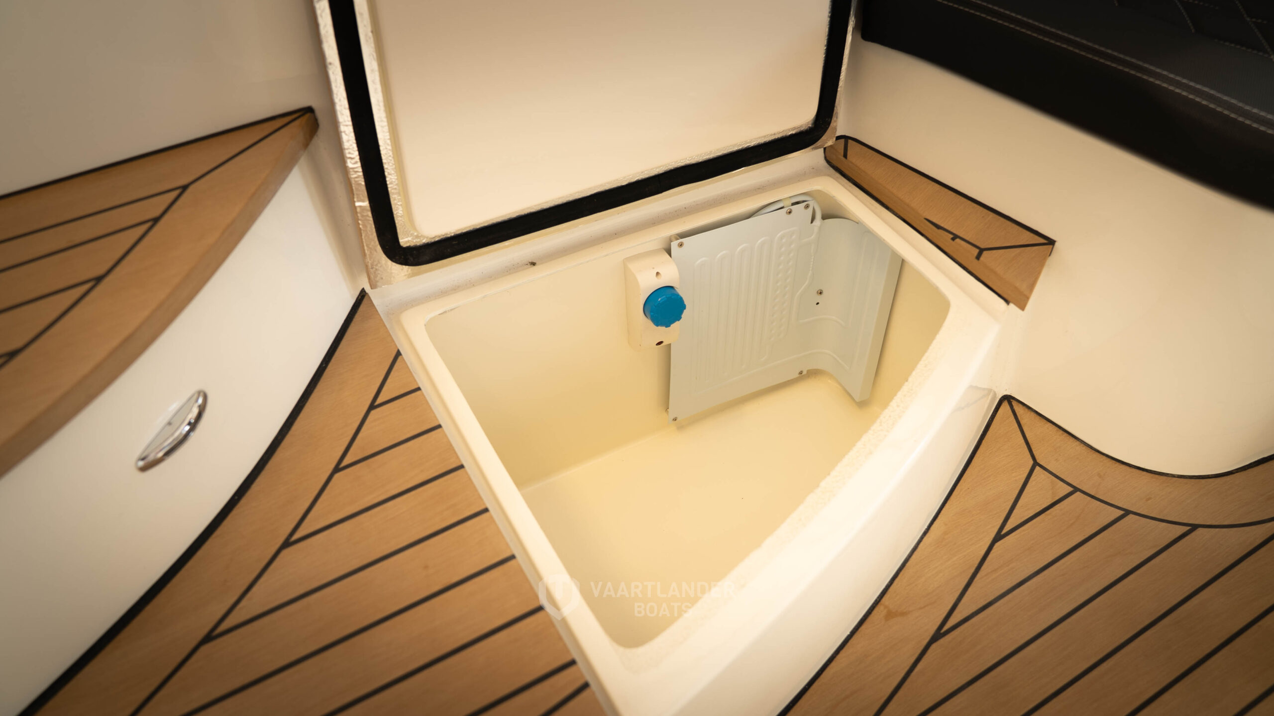 Vaartlander Boats - Vaartlander Waterspoor808Open Wit 33 scaled