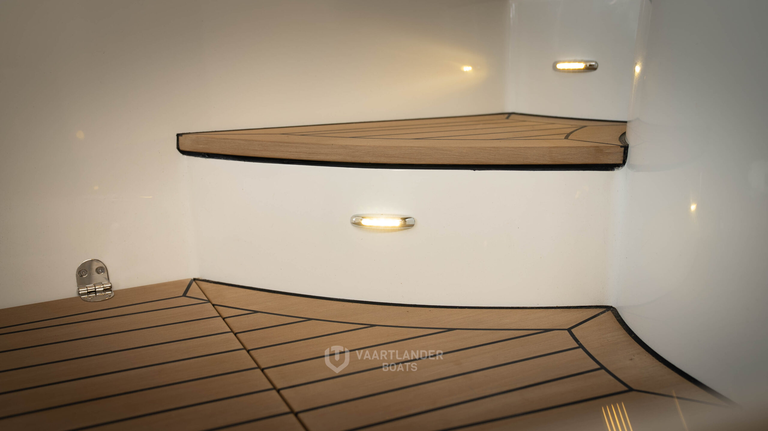 Vaartlander Boats - Vaartlander Waterspoor808Open Wit 34 scaled