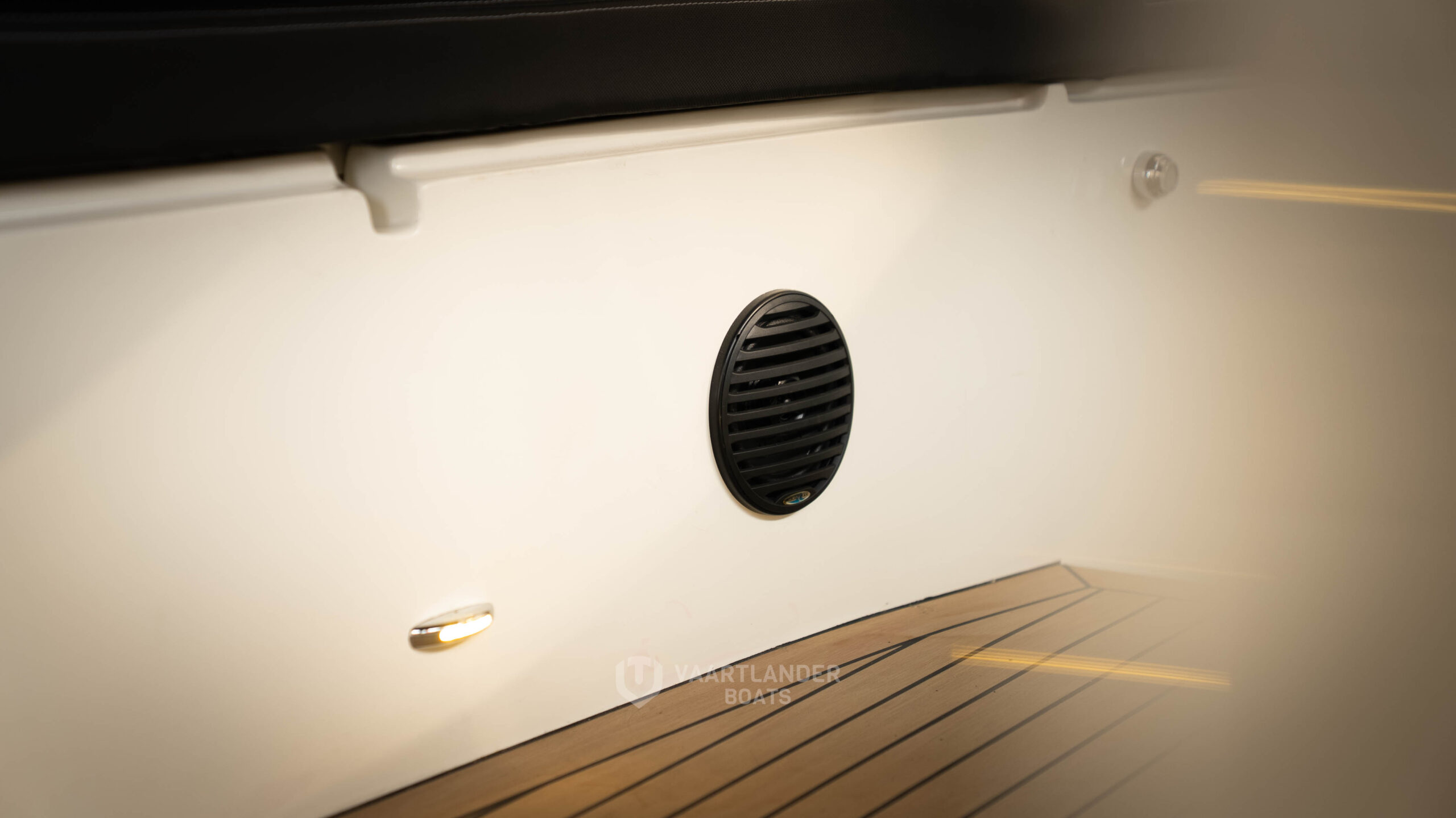 Vaartlander Boats - Vaartlander Waterspoor808Open Wit 36 scaled