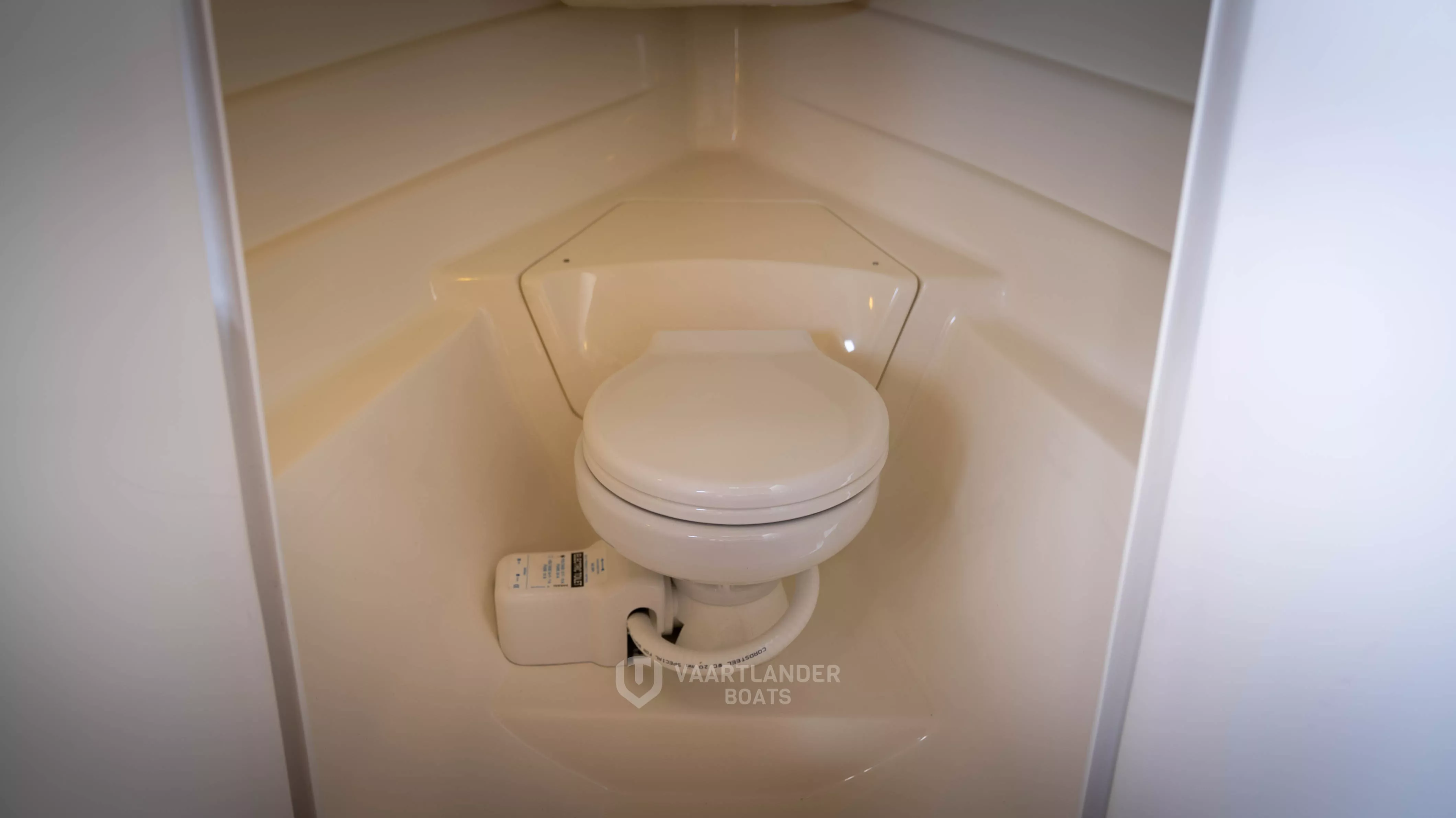 Vaartlander Boats - Vaartlander Waterspoor717Outboard 22
