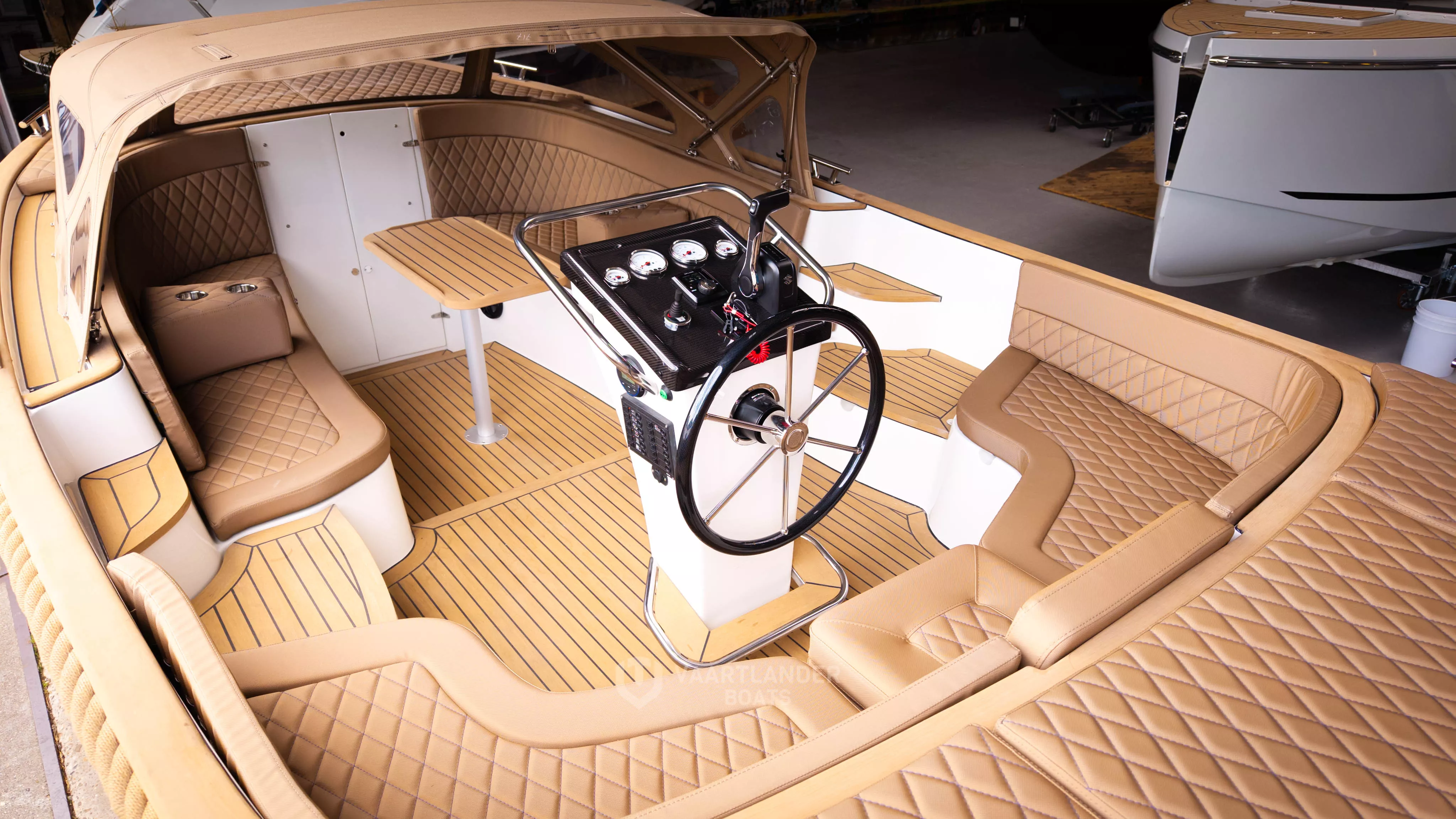 Vaartlander Boats - Vaartlander Waterspoor717Outboard 32