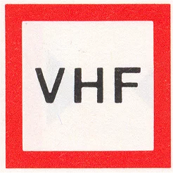 Verkeersbord B.11a voor de scheepvaart dat verplicht gebruik van een marifoonkanaal aangeeft