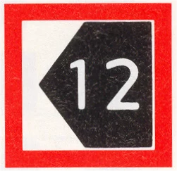 Verkeersbord C.5 voor de scheepvaart dat aangeeft dat het vaarwater op afstand van de oever ligt