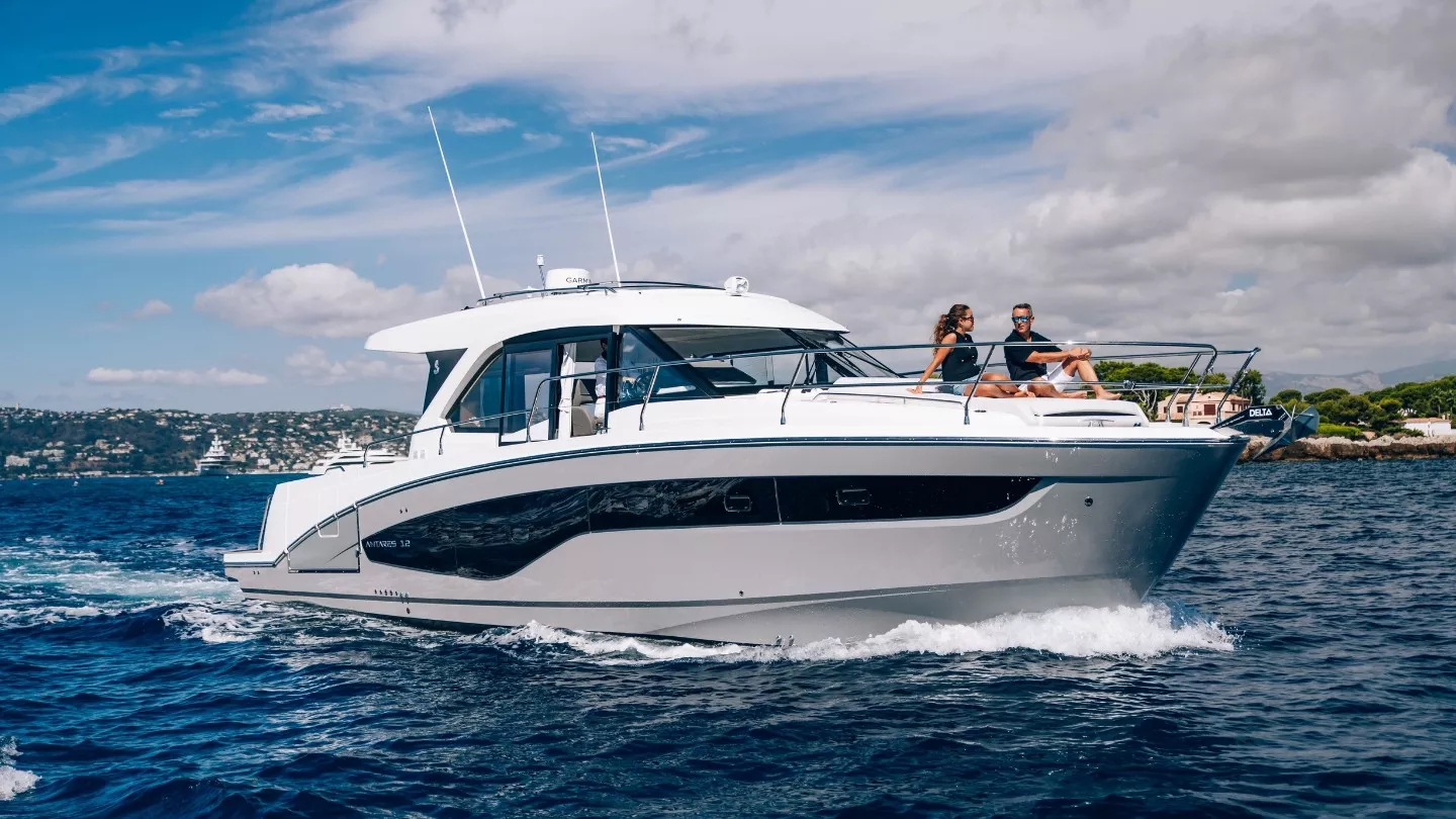 Vaartlander_BeneteauAntares12Coupe-3 Beneteau Antares 12 Coupe varend op open water
