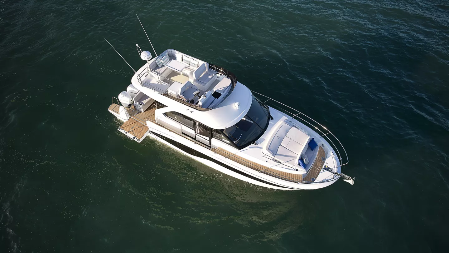 Vaartlander_BeneteauAntares12Fly-5 Beneteau Antares 12 Fly van bovenaf gezien