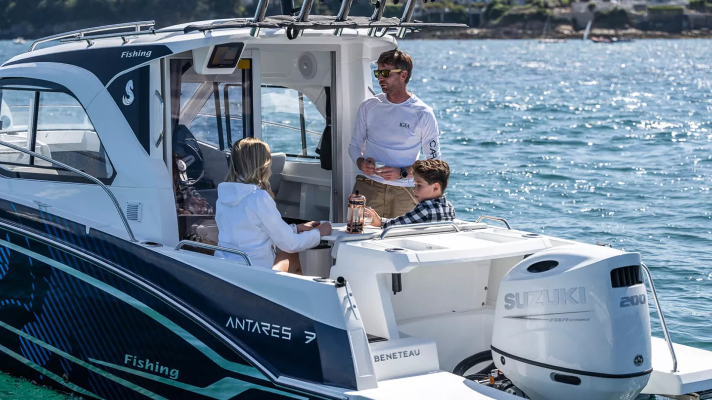 Vaartlander_BeneteauAntares7-11 Achterdek van Beneteau Antares 7 tijdens gebruik
