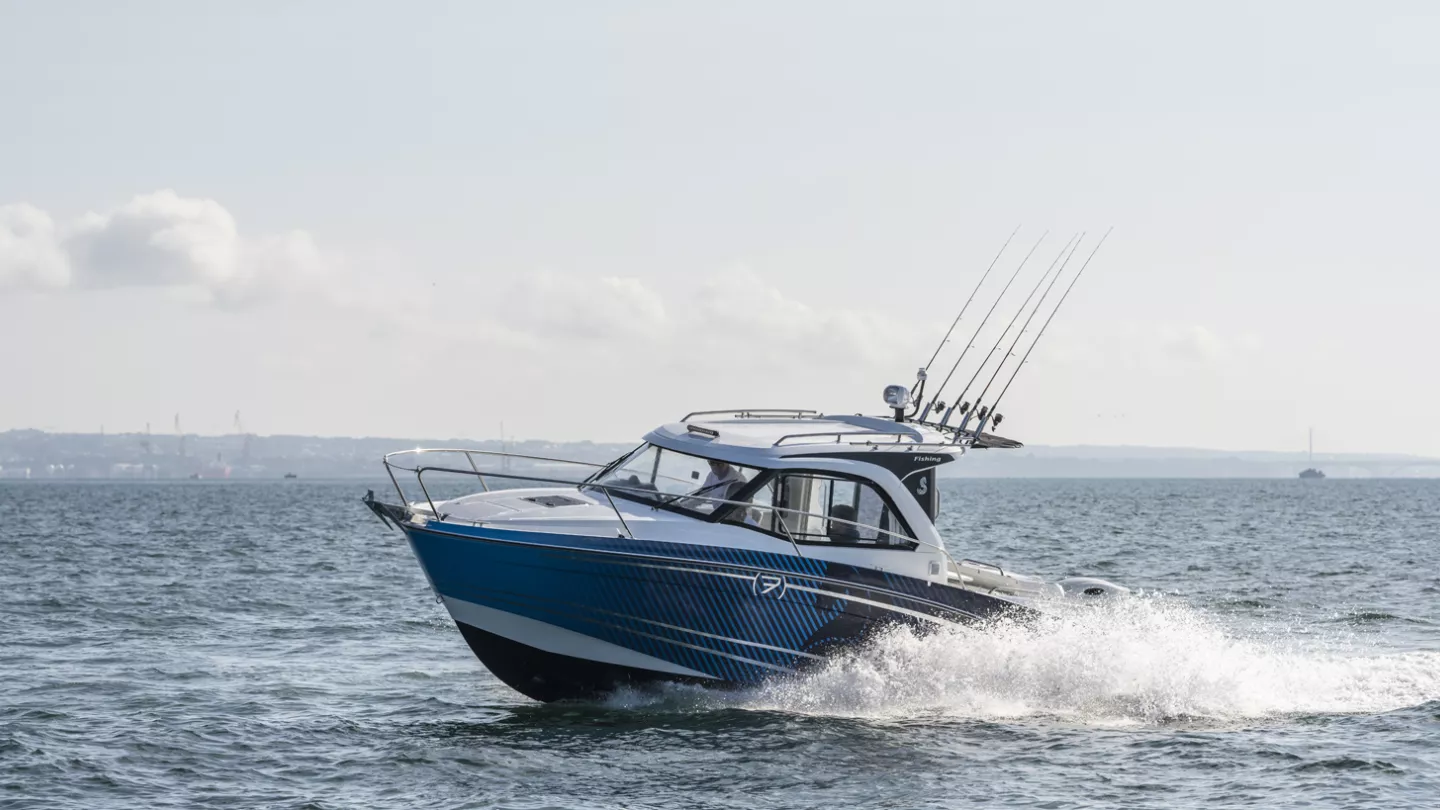 Vaartlander_BeneteauAntares7Fishing-3 Beneteau Antares 7 Fishing varend met visuitrusting