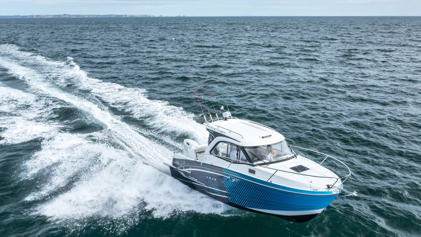 Vaartlander_BeneteauAntares7Fishing-9 Beneteau Antares 7 Fishing op snelheid tijdens varen