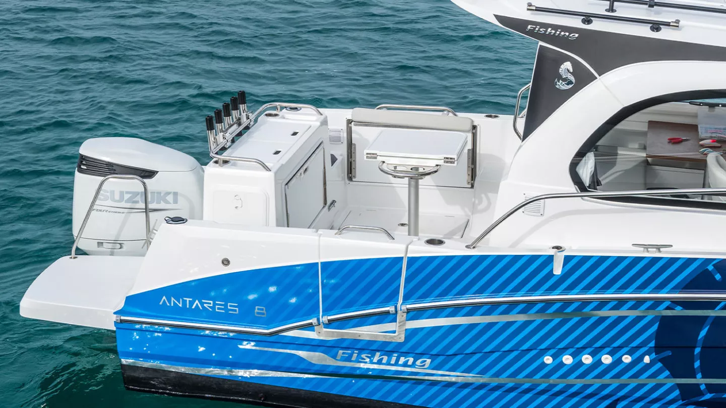 Vaartlander_BeneteauAntares8Fishing-8 Detail van visvoorzieningen aan boord van Beneteau Antares 8 Fishing