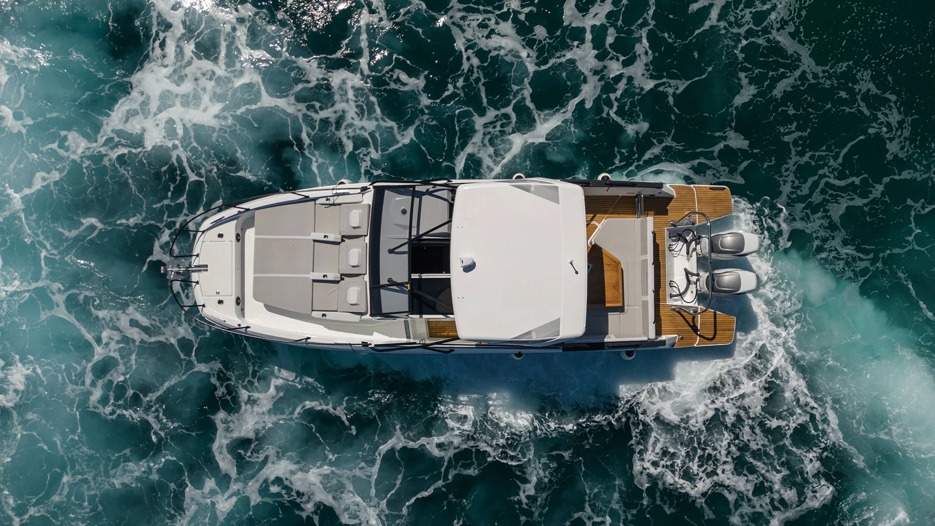 Vaartlander_BeneteauFlyer10-8 Beneteau Flyer 10 gezien van bovenaf tijdens varen