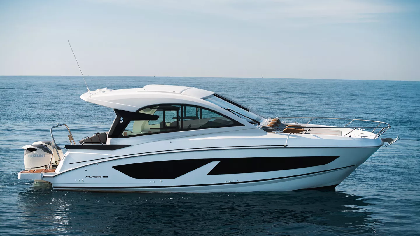 Vaartlander_BeneteauFlyer10SportTop-1 Beneteau Flyer 10 Sport Top varend op open water
