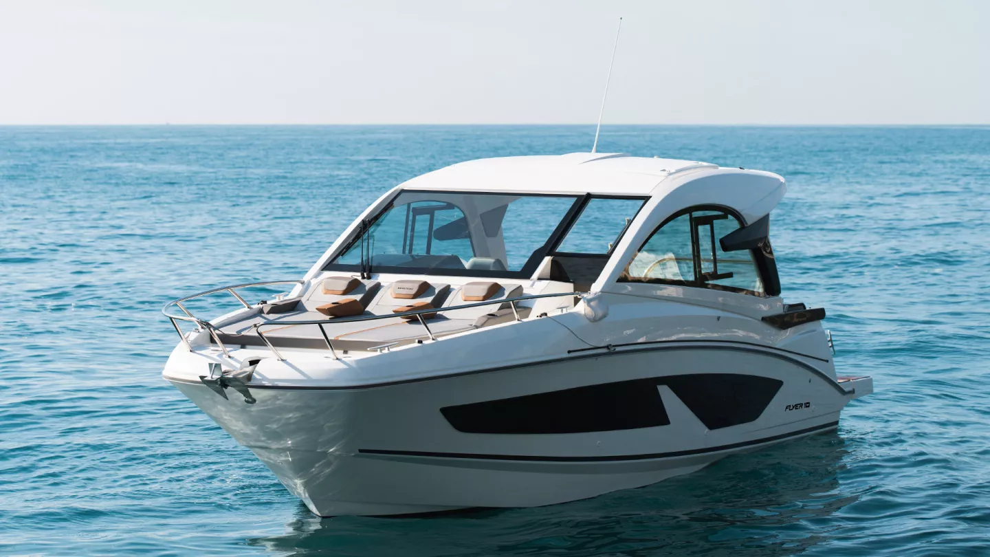 Vaartlander_BeneteauFlyer10SportTop-2 Beneteau Flyer 10 Sport Top gezien vanaf de zijkant