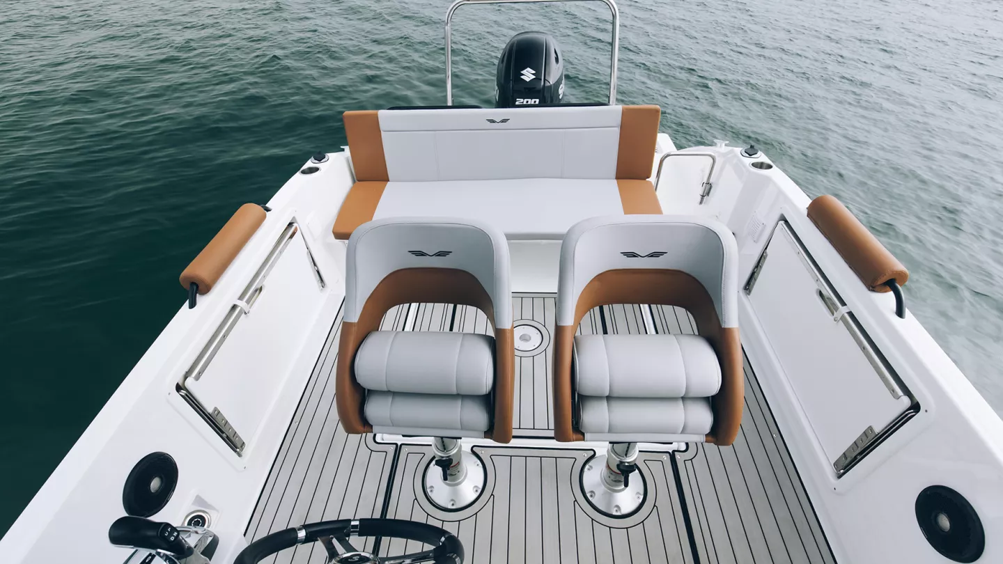 Vaartlander_BeneteauFlyer7SPACEdeck-2 Achterdek van Beneteau Flyer 7 SPACEdeck met dubbele zitplaatsen