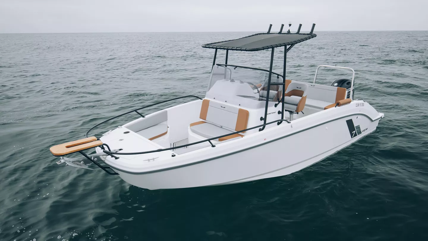 Vaartlander_BeneteauFlyer7SPACEdeck-3 Beneteau Flyer 7 SPACEdeck met open dek en centrale stuurconsole