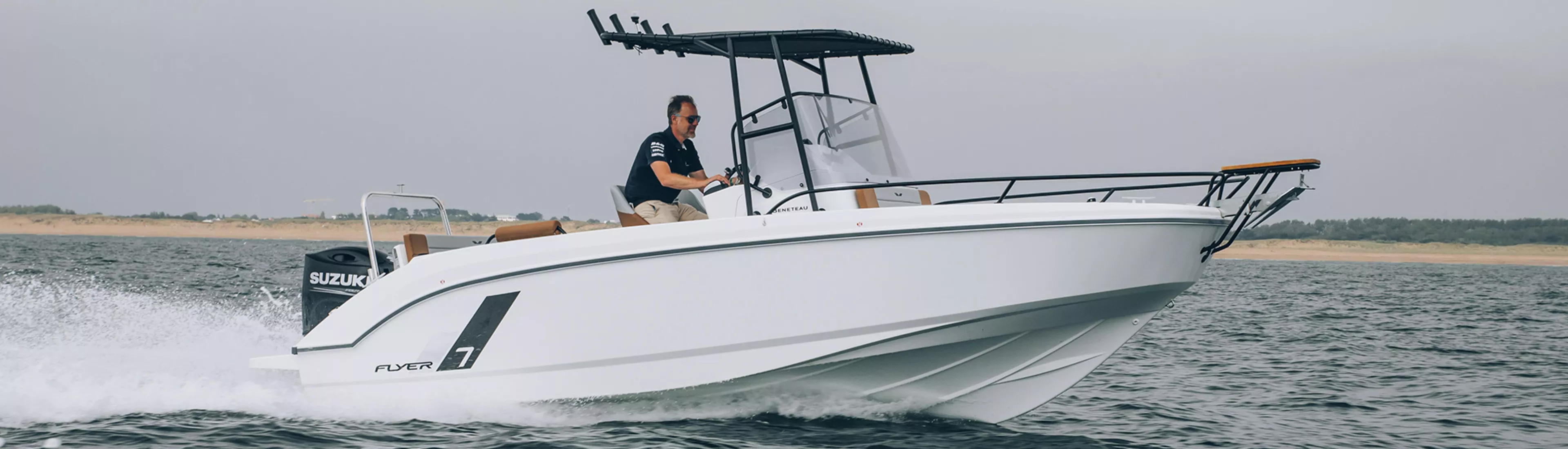 Vaartlander_BeneteauFlyer7SPACEdeck-4 Stuurconsole van Beneteau Flyer 7 SPACEdeck tijdens het varen