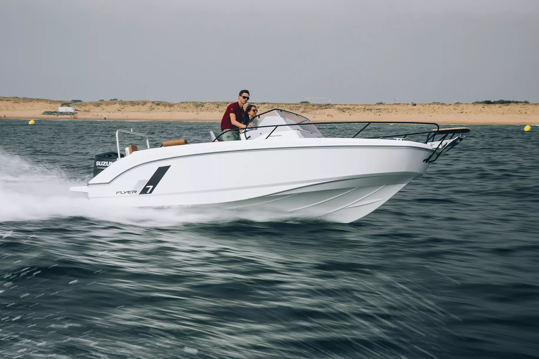 Vaartlander_BeneteauFlyer7SUNdeck-9.jpg Beneteau Flyer 7 SUNdeck varend op open water
