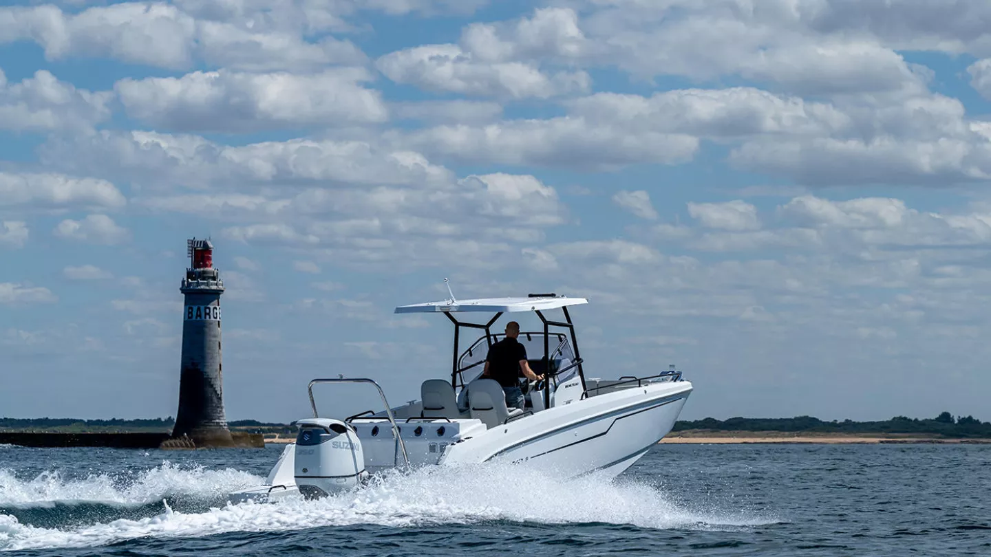 Vaartlander_BeneteauFlyer8SPACEdeck-8 Beneteau Flyer 8 SPACEdeck varend op open water