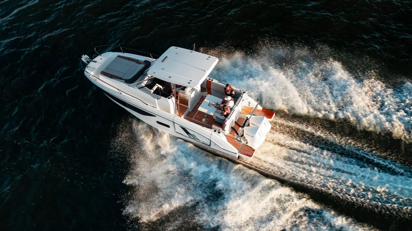 Vaartlander_BeneteauFlyer9SUNdeck-8 Beneteau Flyer 9 SUNdeck op snelheid tijdens varen