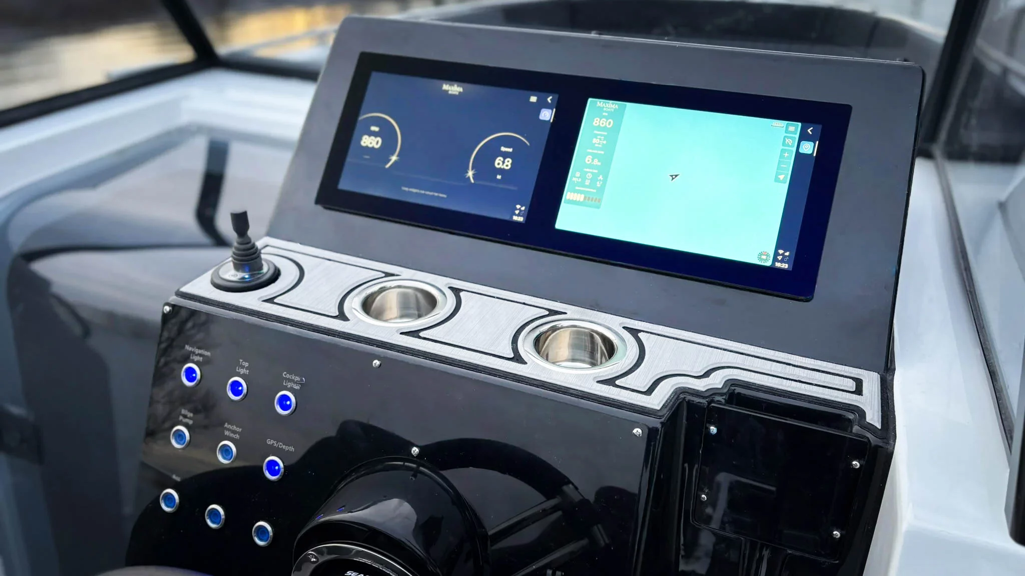 Vaartlander_Maxima800Sport-13 Dashboard en bediening van de Maxima 800 Sport consoleboot