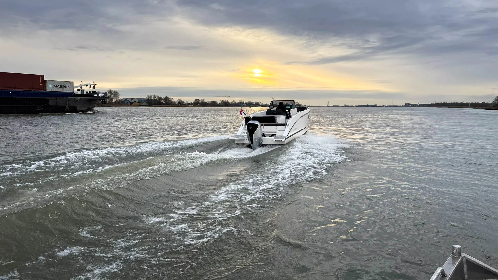 Vaartlander_Maxima800Sport-3 Maxima 800 Sport varend met hoge snelheid en gecontroleerd vaargedrag