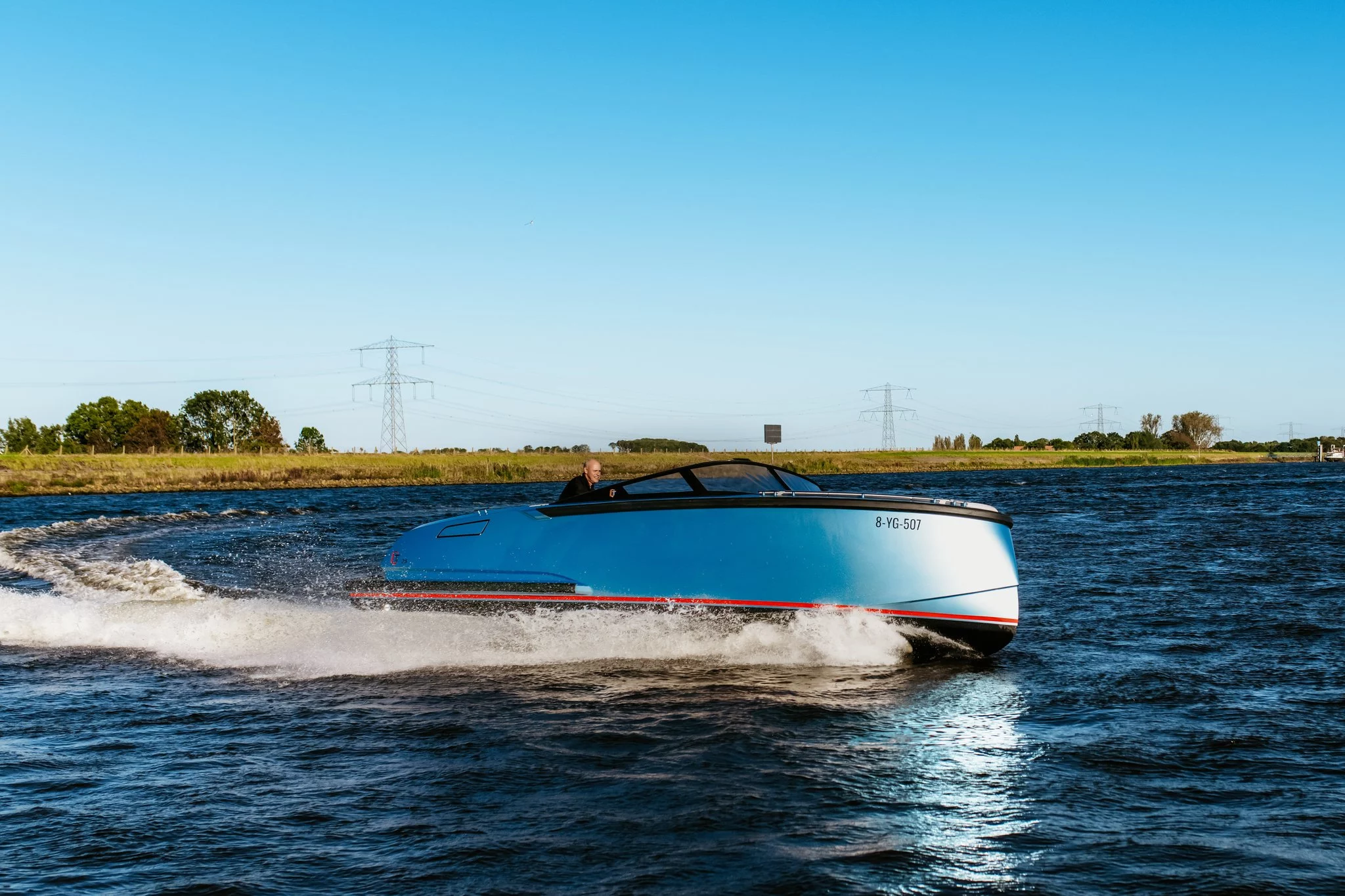 Vaartlander_QualiaQT25-5 Qualia QT25 varend op open water