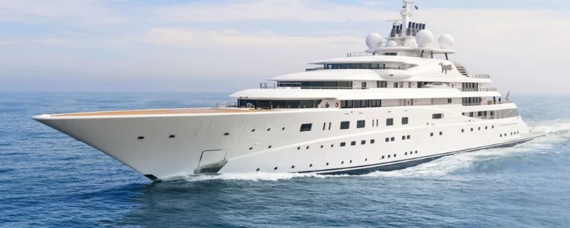 A+ A+ superjacht strak design groot luxe jacht op open water