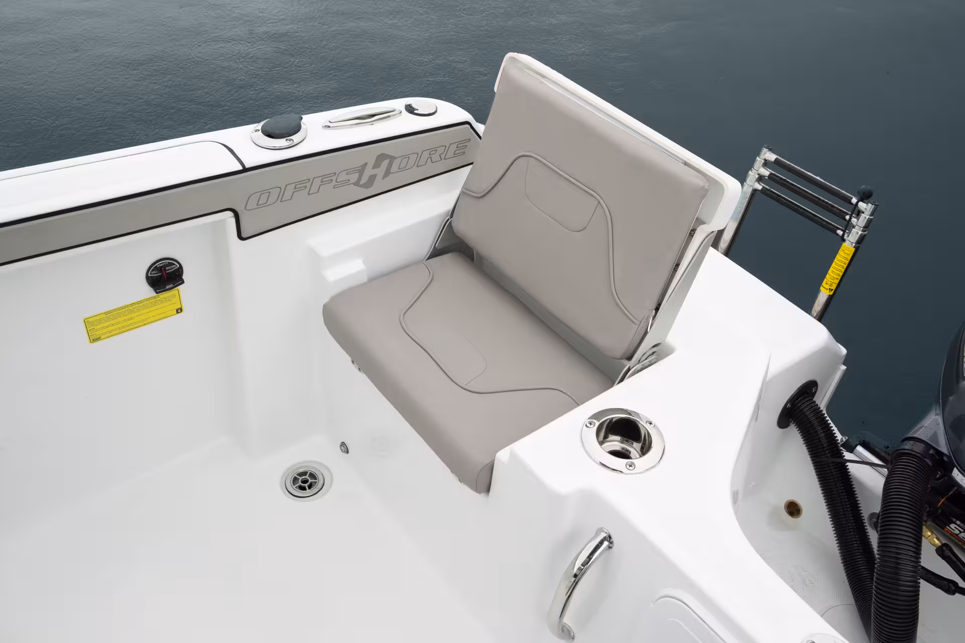 Vaartlander_Wellcraft202Fisherman-16 Zitgedeelte in Wellcraft 202 Fisherman met comfortabele kussens en indeling