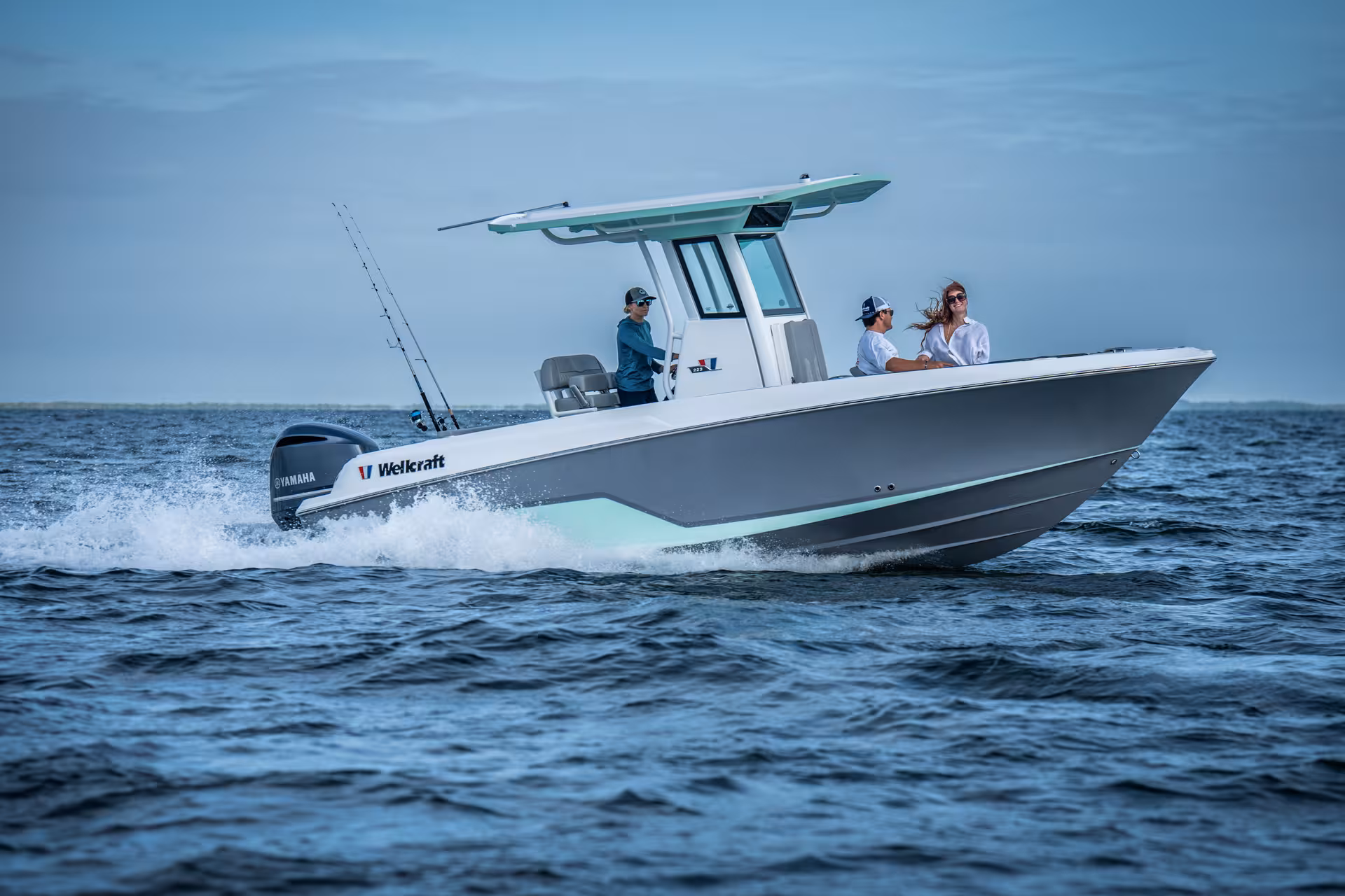 Vaartlander_Wellcraft223Fisherman-3 Wellcraft 223 Fisherman console boot varend op open water met sportieve prestaties