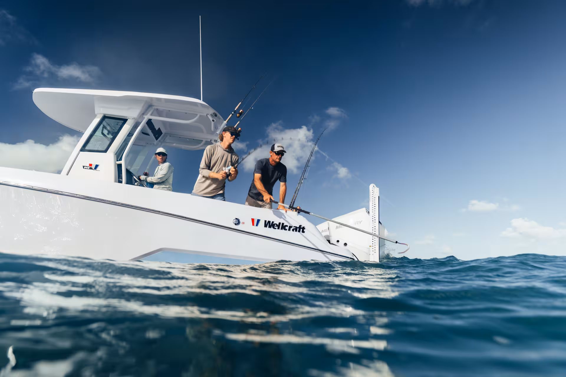 Vaartlander_Wellcraft243Fisherman-39 Wellcraft 243 Fisherman met vissers aan boord tijdens sportvissen op open water