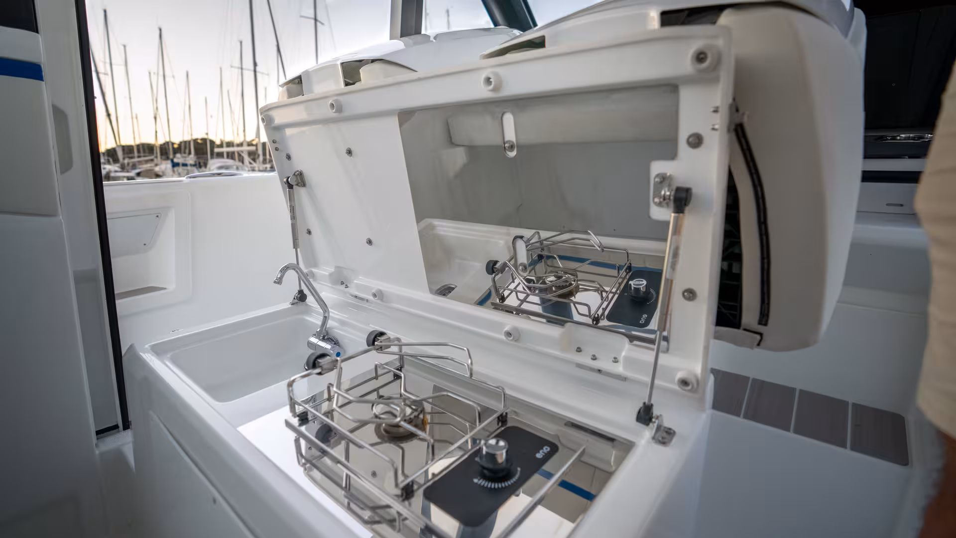 Vaartlander_Wellcraft28Explorer-20 Zijgang van Wellcraft 28 Explorer met veilige doorgang en reling