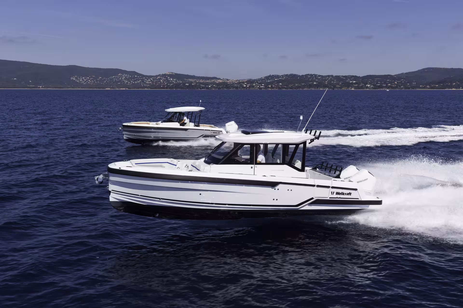 Vaartlander_Wellcraft28Explorer-29 Wellcraft 28 Explorer motorboot varend op open water met sportieve prestaties