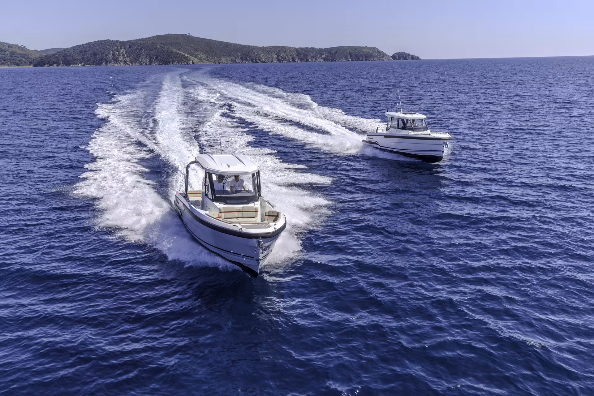 Vaartlander_Wellcraft28Explorer-32 Wellcraft 28 Explorer varend op open zee met meerdere boten in omgeving