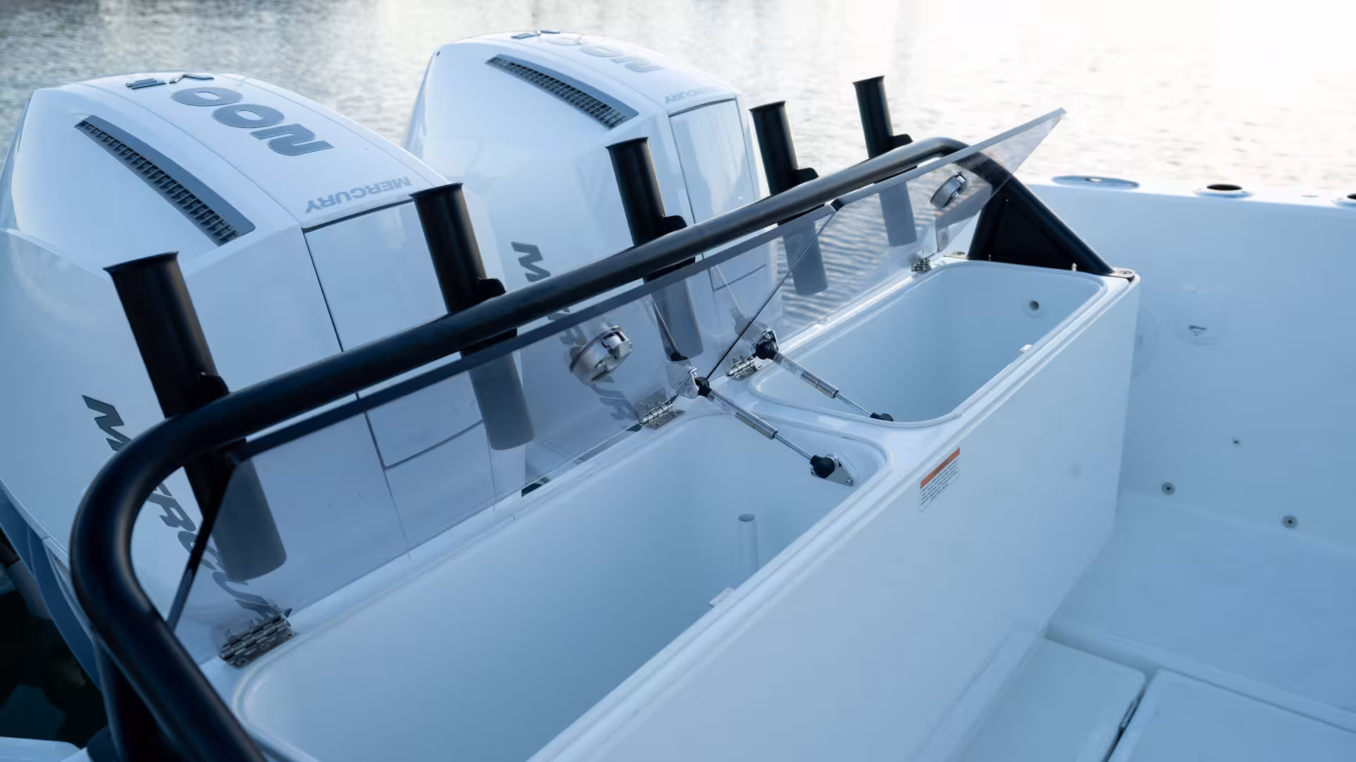 Vaartlander_Wellcraft28Explorer-5 Hengelhouders op Wellcraft 28 Explorer met stevige bevestiging aan dek