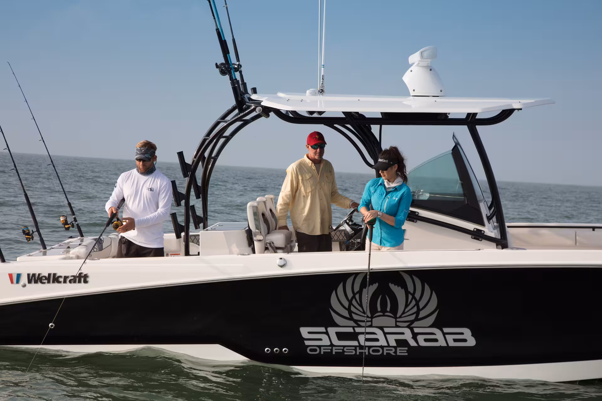 Vaartlander_Wellcraft302Fisherman-1 Wellcraft 302 Fisherman met T-top en krachtige buitenboordmotoren tijdens sportvissen