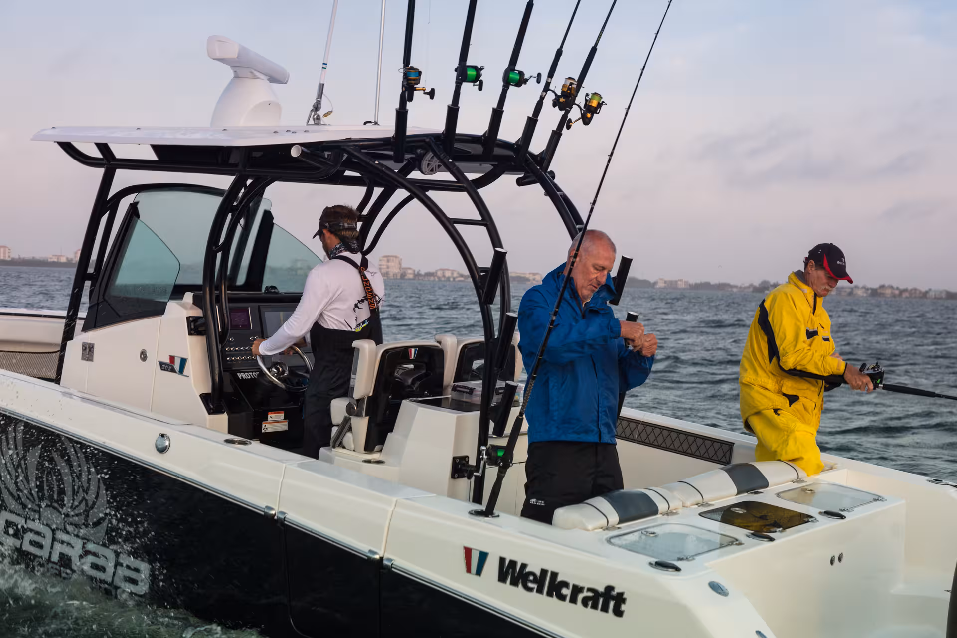 Vaartlander_Wellcraft302Fisherman-22 Wellcraft 302 Fisherman met vissers aan boord en actieve visdag op zee
