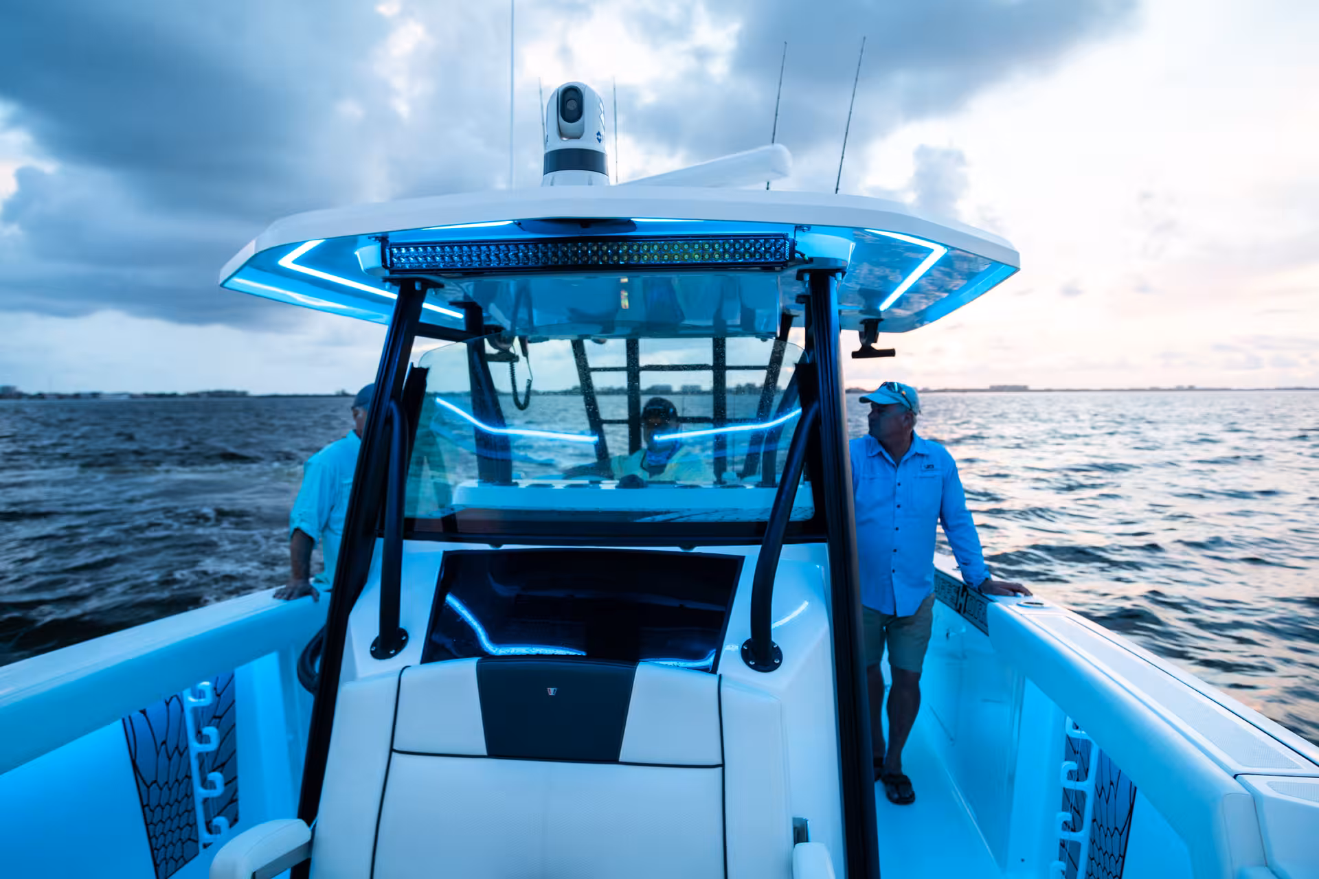 Vaartlander_Wellcraft352Fisherman-11 T-top constructie van Wellcraft 352 Fisherman met stevige afwerking en bescherming