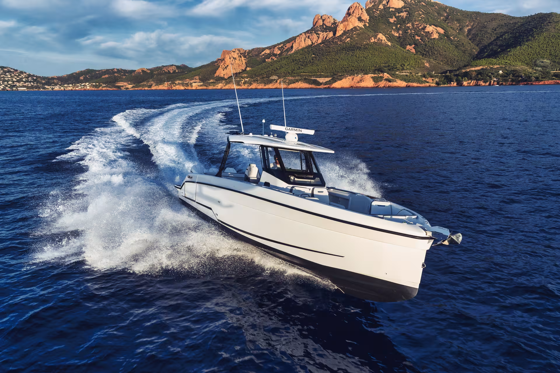 Vaartlander_Wellcraft38T-Top-1 Wellcraft 38 T-Top console boot varend op open zee met krachtige buitenboordmotoren