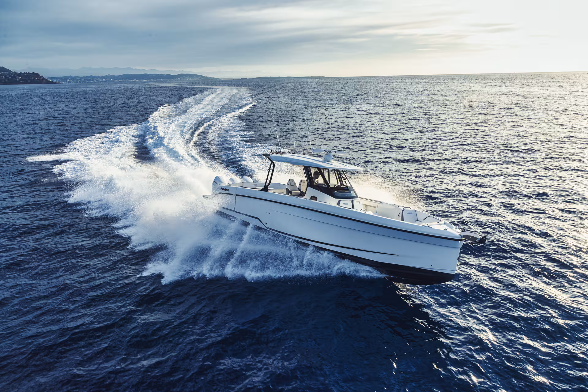Vaartlander_Wellcraft38T-Top-6 Wellcraft 38 T-Top in actie met scherpe bocht en stabiele ligging op het water