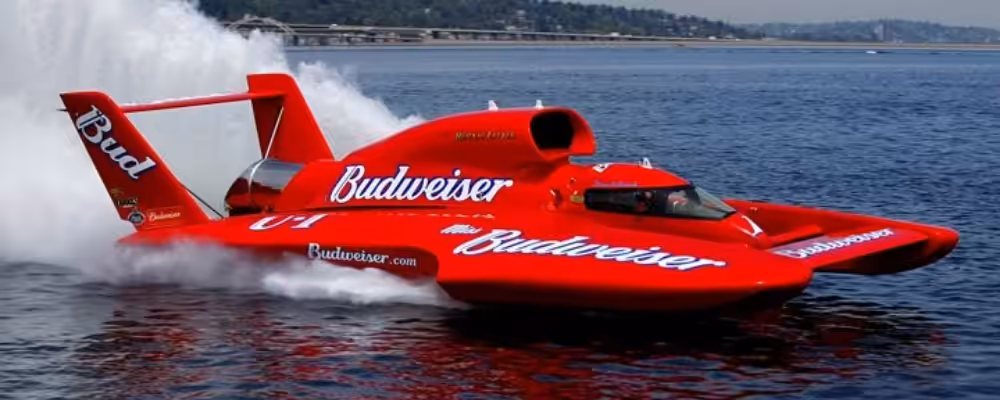 Miss Budweiser Miss Budweiser hydroplane raceboot op hoge snelheid tijdens powerboat race