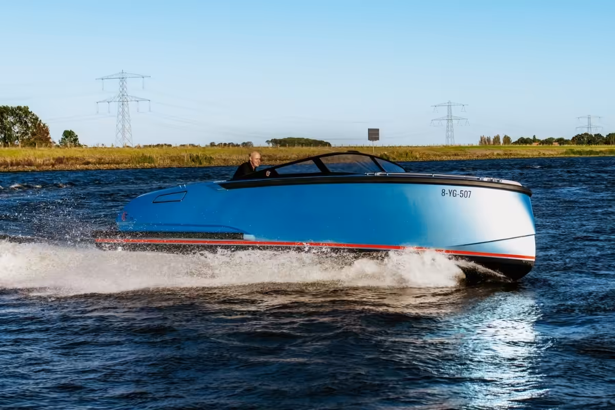 Aluminium boot van Qualia